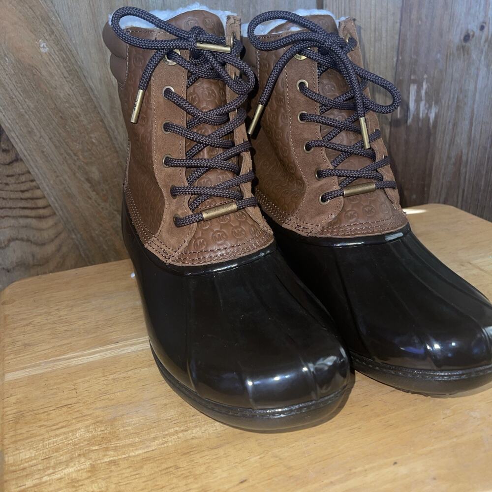 Michael Kors Women's Easton Lace-up Winter Duck Boot US 9 Brown Sherpa Lining